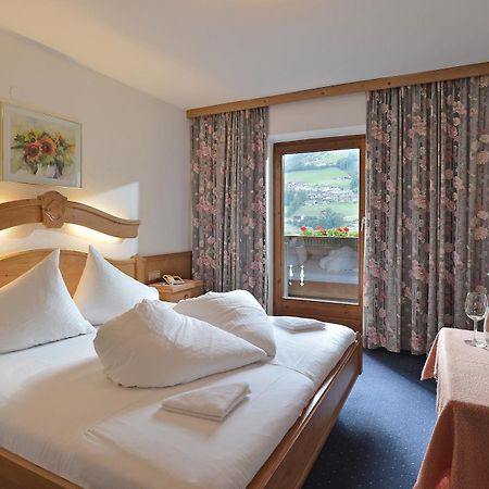 Hotel Schwarzer Adler Hippach Kamer foto