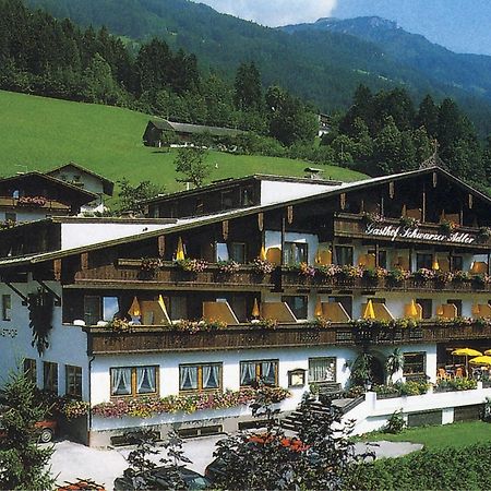 Hotel Schwarzer Adler Hippach Buitenkant foto