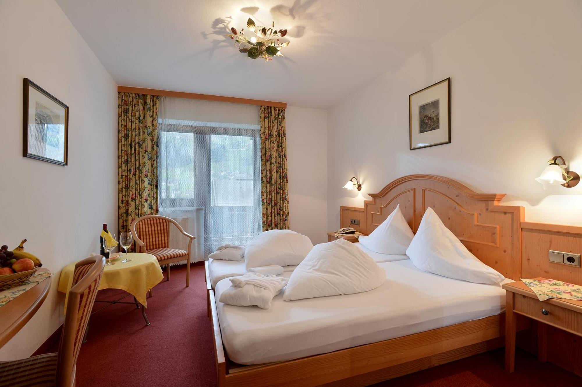 Hotel Schwarzer Adler Hippach Kamer foto