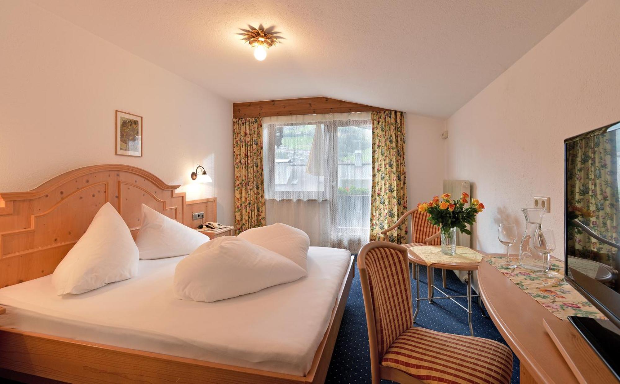 Hotel Schwarzer Adler Hippach Kamer foto