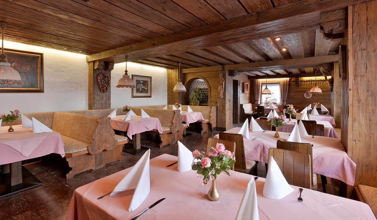 Hotel Schwarzer Adler Hippach Buitenkant foto