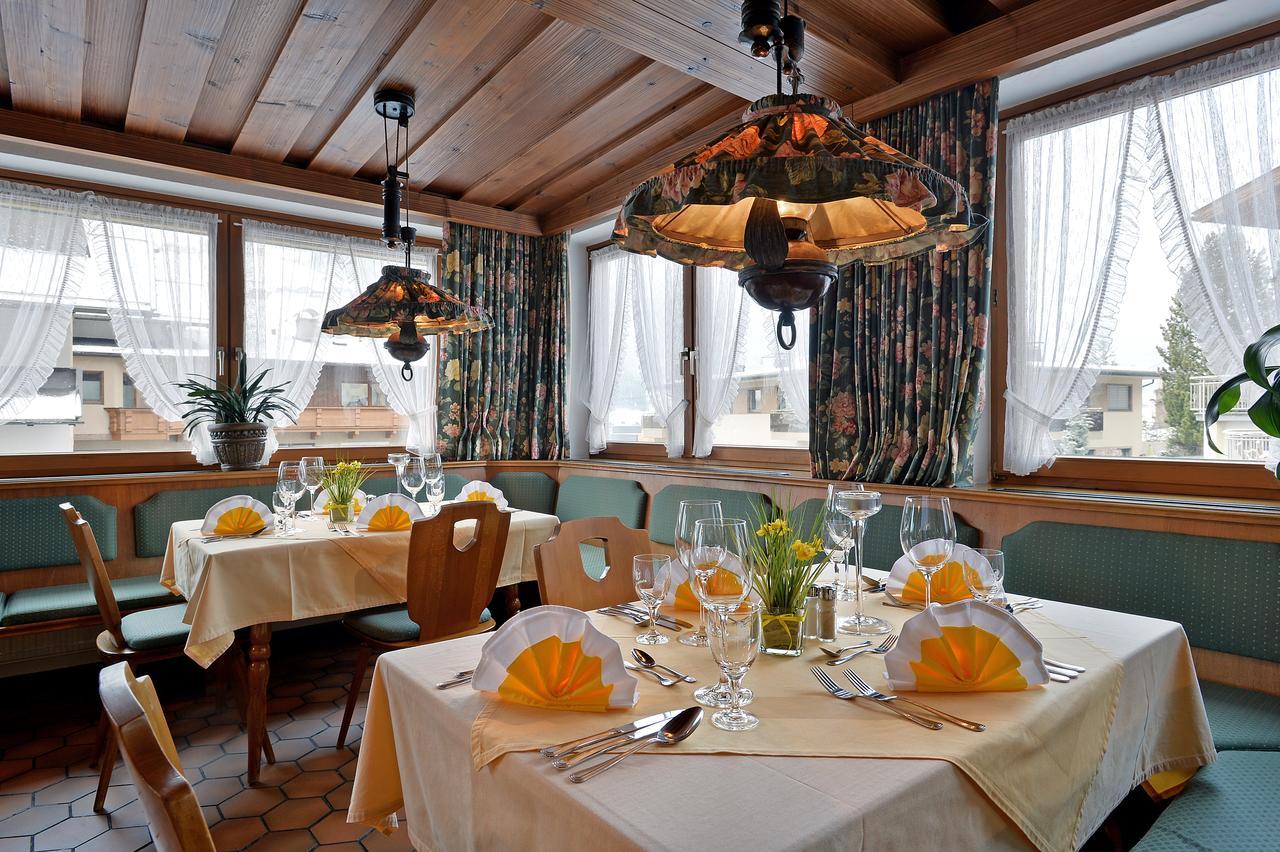 Hotel Schwarzer Adler Hippach Buitenkant foto