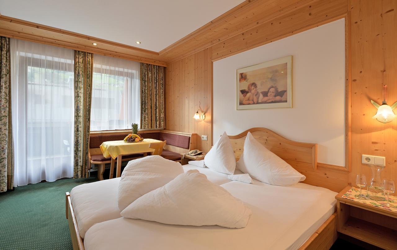 Hotel Schwarzer Adler Hippach Buitenkant foto